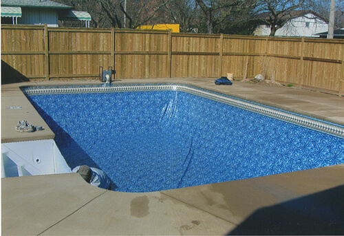 Installing the liner of an Inground Pool